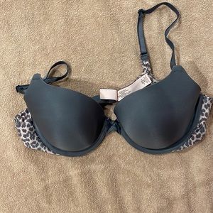 VS DEMI gray with leopard print 36B never worn